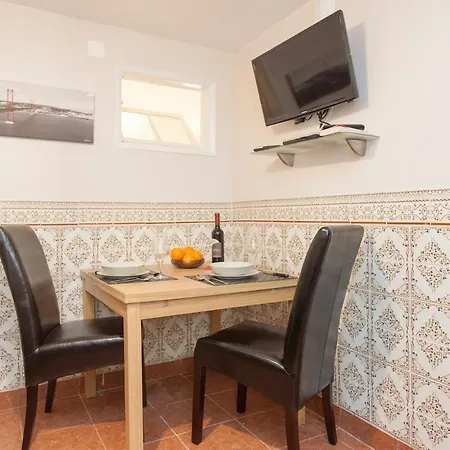 Principe Real Charming 1br,ba Private Courtyard Daire Lisboa