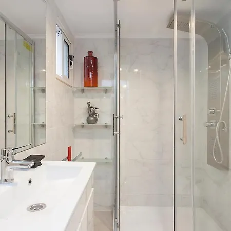 아파트 Principe Real Charming 1br,ba Private Courtyard 리스본