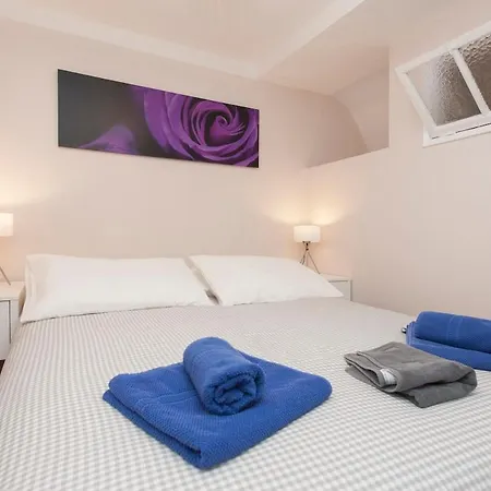 Principe Real Charming 1br,ba Private Courtyard *